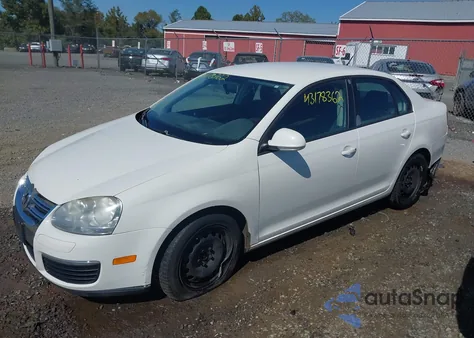 2010 Volkswagen Jetta S z USA, uszkodzony, nr VIN 3VWJZ7AJ2AM022183